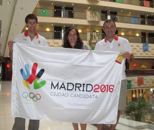 Madrid 2016 Team (Bid CEO Mercedes Coghen, centre) in Beijing