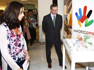 Mayor of Madrid Alberto Ruiz Gallordon and CEO of Madrid 2016 Mercedes Coghen