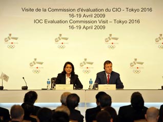 IOC Evaluation Commission Chairwoman Nawal El Moutawakel (Left) and Gilbert Felli at Hotel Okura in Tokyo