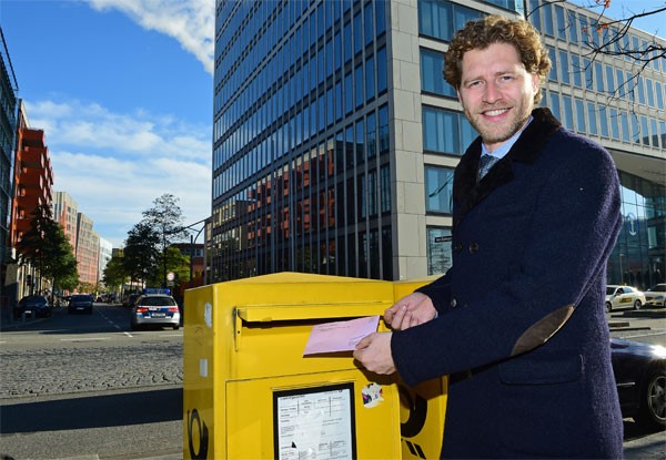 Nikolas Hill, CEO of Hamburg 2024, casts his postal vote in Olympic Bid Referendum (Hamburg 2024 Photo)