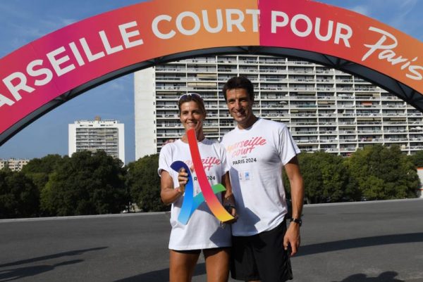 Paris 2024 co-Chair Tony Estanguet with French Olympic sprinter from Seoul 1988, Nathalie Simon (Paris 2024)