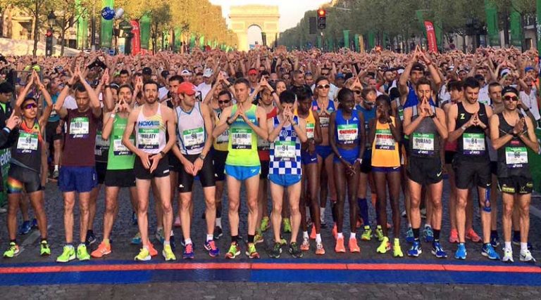 Runners preparing at the start of the 41st Paris Marathon (Paris 2024 Photo)