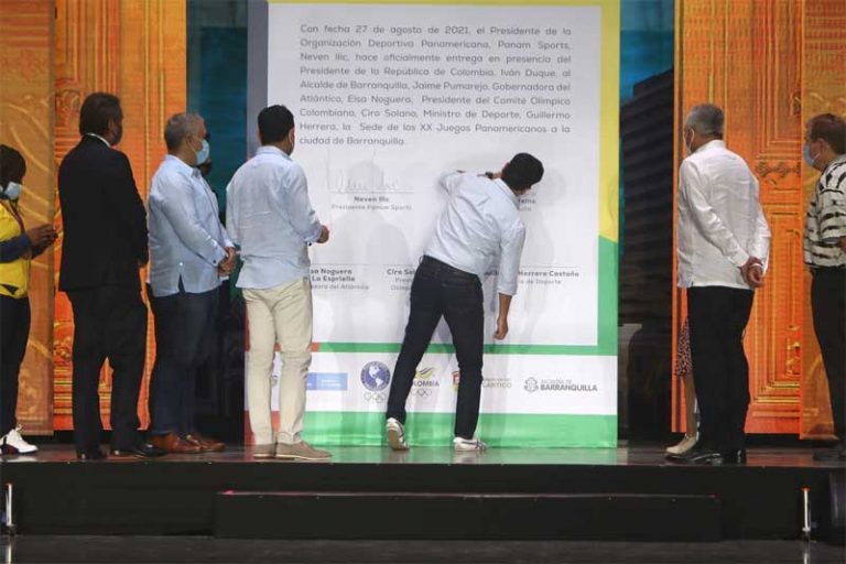 Officials sign host city contract at ceremony celebrating the election of the Barranquilla 2027 Pan American Games in Colombia August 27, 2021 (Panam Sports photo)