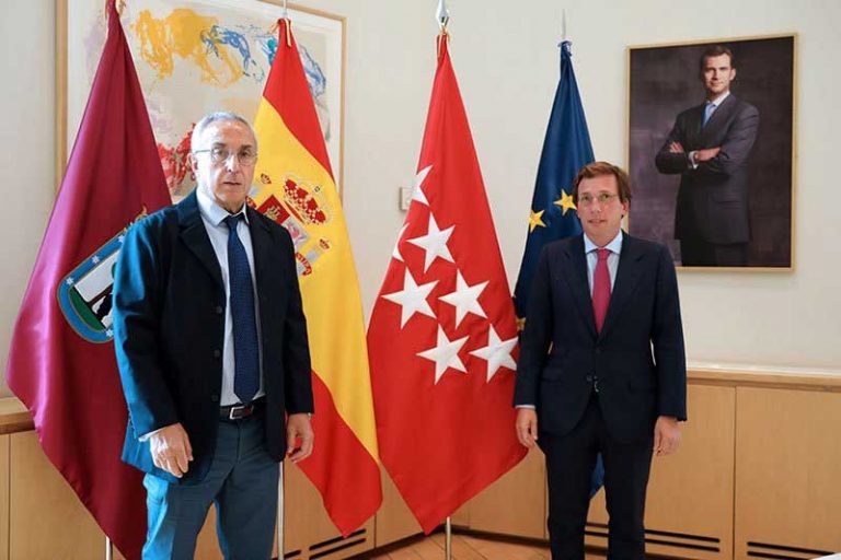 Spanish Olympic Committee President Alejandro Blanco (left)meets with Madrid mayor José Luis Martínez-Almeida to discuss possible Madrid Olympic bid (Image: COE Twitter)