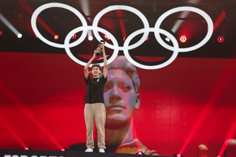 Lucas 'anon' Malissa celebrates as the inaugural Olympic Esports Series winner in shooting after winning the ISSF Challenge featuring Fortnite in Singapore June 24, 2023 (Photo: IOC, Lionel Ng)